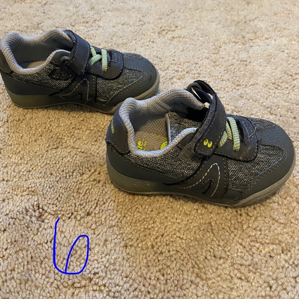 Toddler Stride Rite light up Tennis Shoes